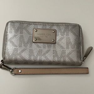 Michael Kors Wallet/Wristlet